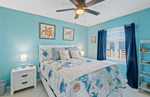 2BR Retreat with Pool, Near Beach and The Hangout - Photo 10