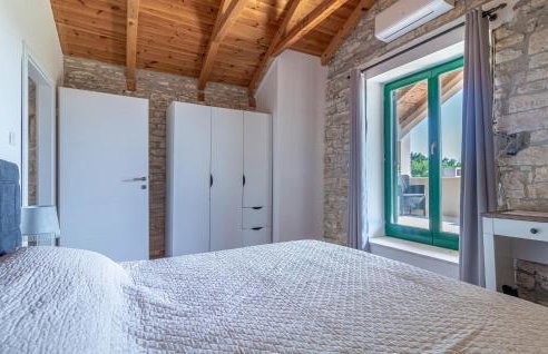 Gorgeous Home In Kresini With Wifi - Photo 25