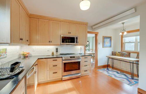 Bright Bellingham Home with Fire Pit 1 Mi to Beach! - Foto 12