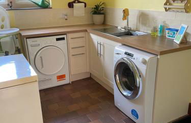 Cotswolds Luxury House in Central Bourton Large Sleeps 2-11. Pet Friendly. - Photo 8