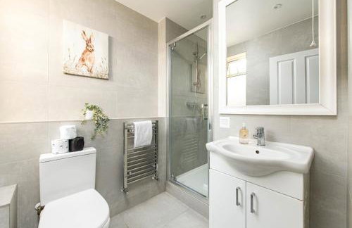 NEW Groups & Contractor Stays-5Bed-2Bath-Parking-By FabAccommodation - Foto 6