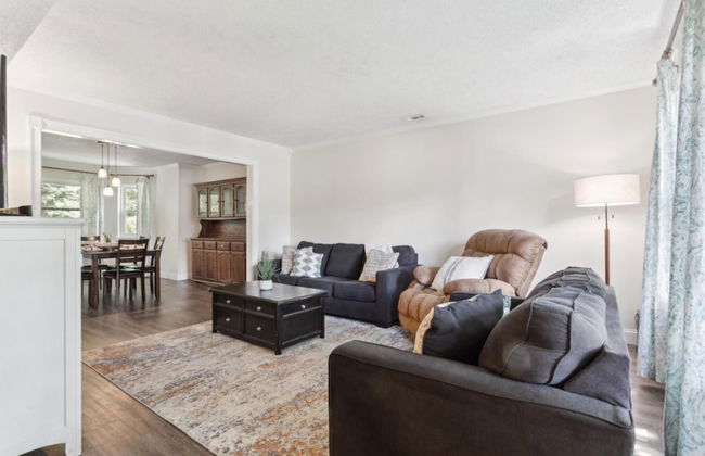 Enchanted Forest - 4 2 30 day pet Friendly - Photo 2