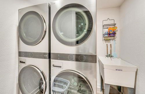 Luxury Prairie Retreat 5 Min from Madison! - Photo 23