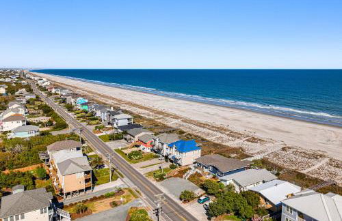 Oceanfront Gem with Rooftop Deck Steps to Sand - Foto 29