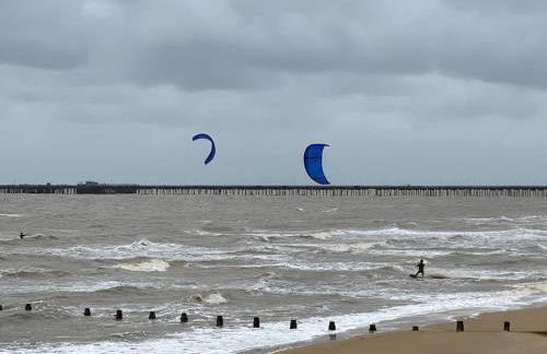 Lovely 1 bed flat 200 metres from beach - Foto 35