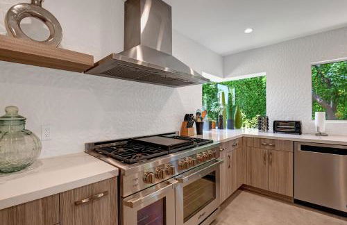 Ultra-Luxury- Resort Style Private Compound-Close to Everything- 3BD/2.5BA - Foto 7