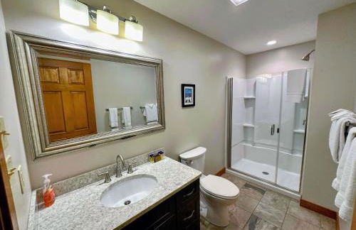 FC44 Renovated 3bed 3bath Forest Cottage AC views yard fast wifi Walk to skiing - Foto 26