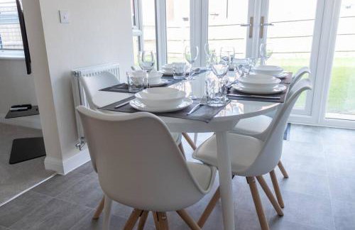 5 Swiftsure - Stunning 4 Bed Home, free parking - Foto 8