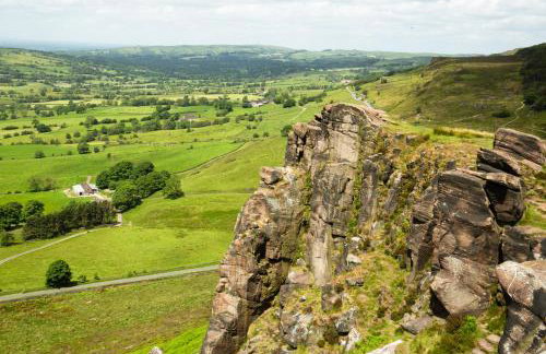 The Old Pumphouse Shepherds Hut with Hot Tub - Photo 41