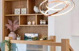 Exquisite 4BR Designer Home with Smart Features, Free Parking & SkyStream - Sleeps Up To 10 in Gerrards Cross SL9 - Photo 4