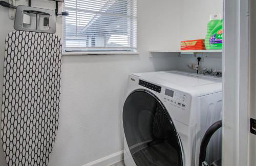 5-BD 2-BA Tranquil Retreat ft Jacuzzi & Playground - Foto 26