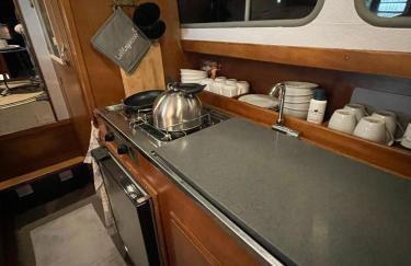 Süsses Motorboot - Bremen Überseestadt - Foto 48