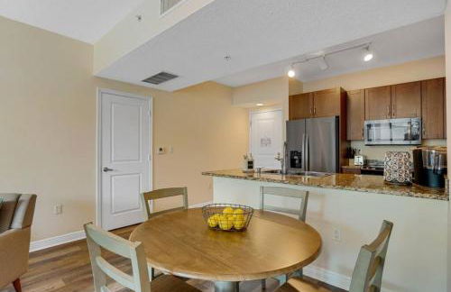 1 BR King- Rooftop Pool close to beach Casa Costa - Foto 7