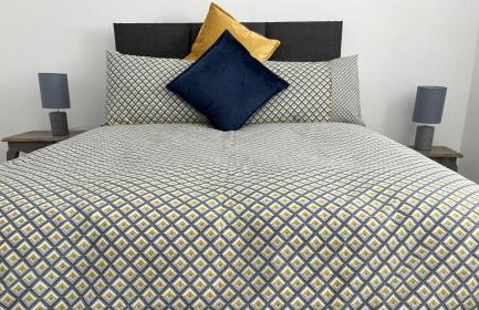 The Coach House 2 - Bedroom Apartment Sleeps 5 - Photo 8