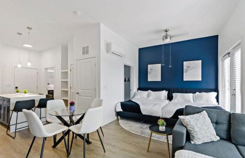 Chic Studio - 5 Min DT, Gym, Parking, W-D - Sleeps 6 - Foto 22