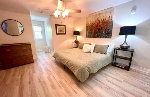 Gated Estate Escape! Three BR - Foto 62