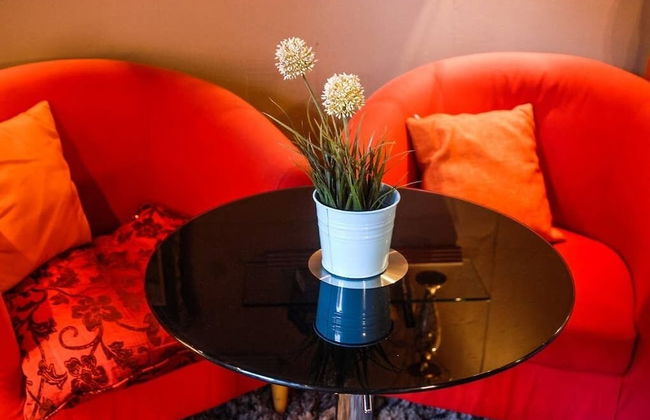 Antique Luxury Groundfloor Suite - Photo 11