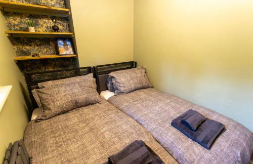 NEW Refurbished Cottage near Alton Towers Sleeps 6 Ashbourne Peak District Derbyshire - Foto 19