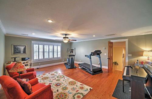 Spacious and Stunning Cleveland Getaway on 1 Acre - Foto 7