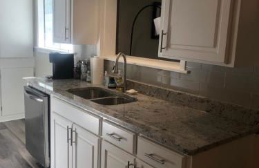 Luxury Midtown Home - Only a few blocks from FGH - Foto 40