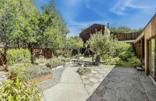 Urban Escape Compound - Photo 38