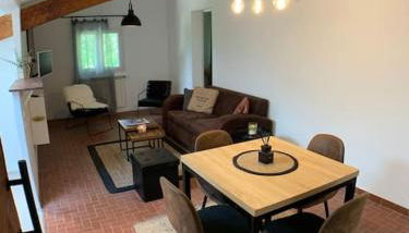 Appartement 65m2 à Callian, 2 Chambres, Parking Gratuit, Proche Lac et Cannes - Foto 2