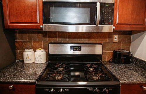 Charming 3bd Alexandria House, 11 miles to DC, Nice front view - Foto 17