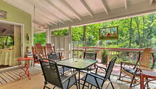 Smoky Mtn Cottage on Creek with Lanai and Forest Views - Foto 3