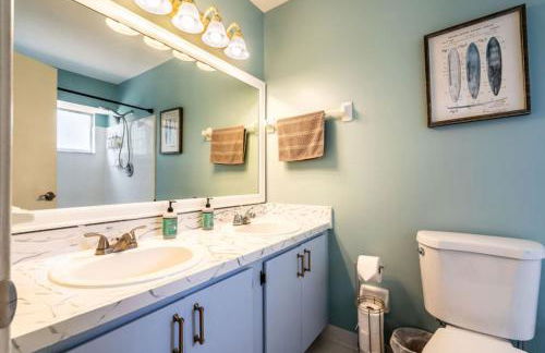 Beach Retreat with Backyard Flair and Yard Games - Foto 24