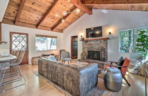 Modern and Unique Cabin with Deck by Lake Gregory! - Foto 5