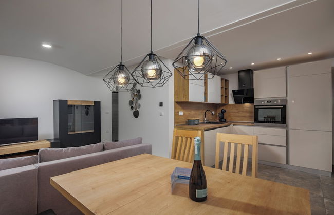 Rijeka City Vibes Apartment - Photo 11