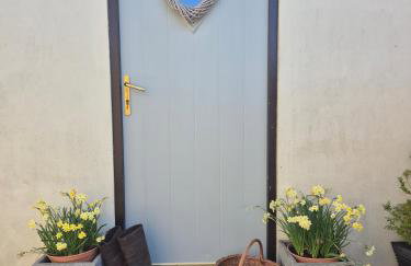 Lovely Little Garden Cottage, Tamar Valley, Cornwall - Photo 4