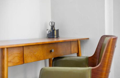 2BR Downtown Gem with Arcade games! - Sleeps 7 - Near Convention Center - Stadium - Photo 5