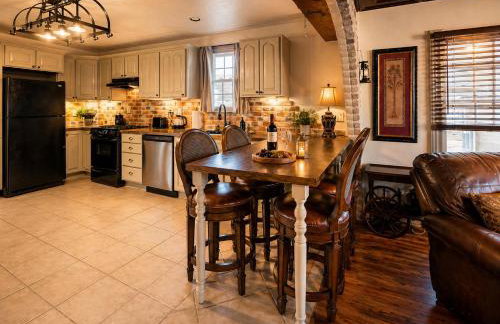 Romantic Nautical Stay in Downtown Wilmington, Cape Fear Inspired, Walkable & Pet-Friendly - Foto 4