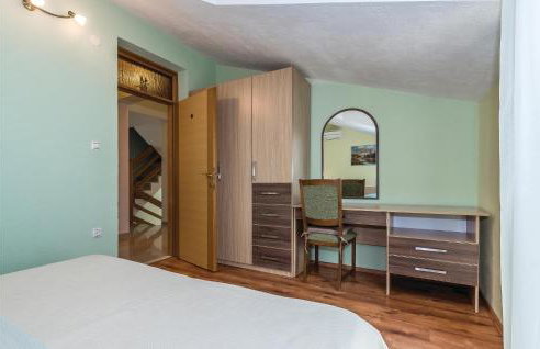 Awesome Home In Mirlovic Polje - Foto 37