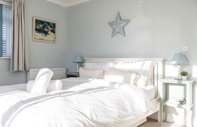 4BR Beach House Sleeps 10 - 5 Mins Walk to the Sea - Foto 77