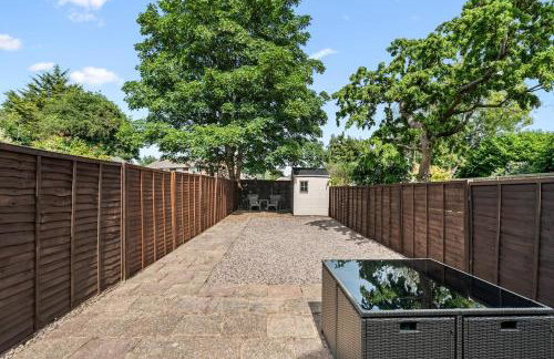 Luxury 4-Bed Family & Group Home-King or Twin Beds-Driveway, Garden-Near Gatwick - Foto 31