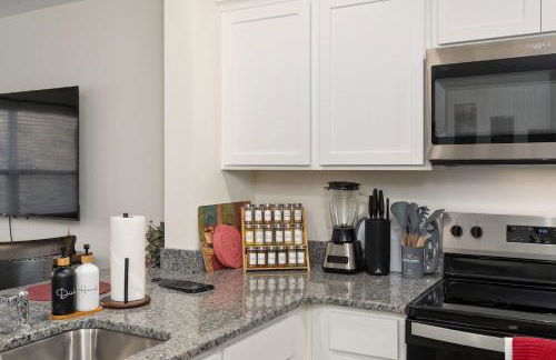 New 3BR Raceday Retreat - Steps from Speedway - Foto 20