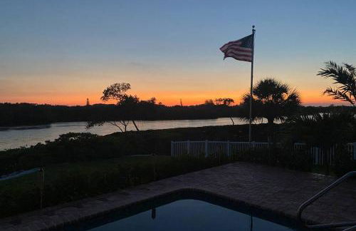 Paradise with a pool, pier and private beach area - Foto 40