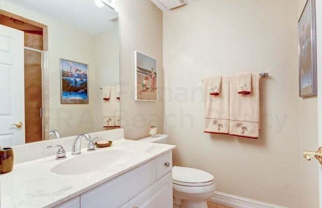 Deluxe Condo at the heart of Main Beach by RedAwning - Foto 16