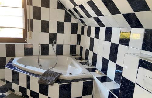 Haus mit Sauna, Garten und Pool - Foto 16