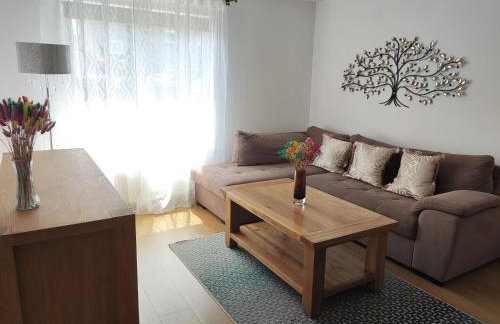 3 Bedrooms, PARKING 3 cars, GARDEN, Wi-fi, CONTRACTOR STAY, close to the Beach, Shops, Hospital, Airport - Foto 8