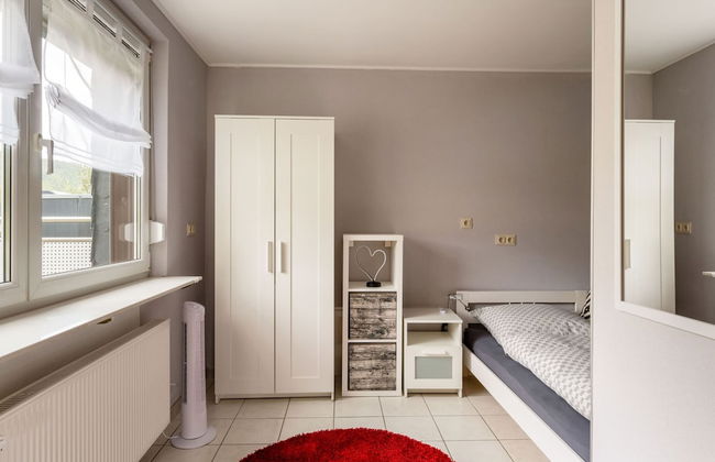 Garden Retreat With Pond View - Photo 6