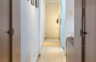 Comfortable Gonzaga Apartament - Em 1 minuto a pé tá na PRAIA Gonzaga em Santos e no Shopping Balneário, 2 ar-condicionados, portaria 24 horas, elevador, 1 vaga carro Gratís, wi-fi Grátis, enxoval Gratuito, PRAIA Santos Gonzaga, Bicicleta disponí - Foto 17