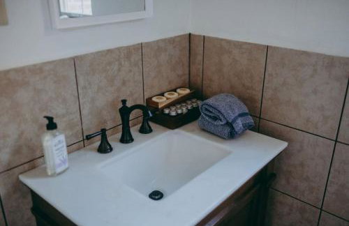 Conestoga Cottage with Hot Tub - Foto 36