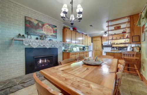 Campbell Retreat in Maggie Valley with Deck! - Foto 13