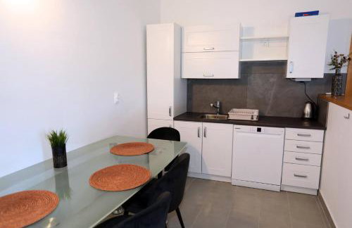 Apolo Apartments - Pool & Garden Retreat - Foto 53