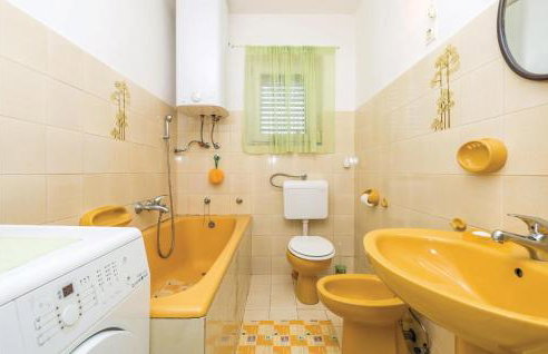 3 Bedroom Cozy Apartment In Viskovo - Foto 30