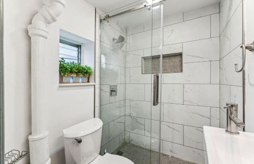 Luxurious couples suite KING BED, romantic, central, wifi - Foto 17