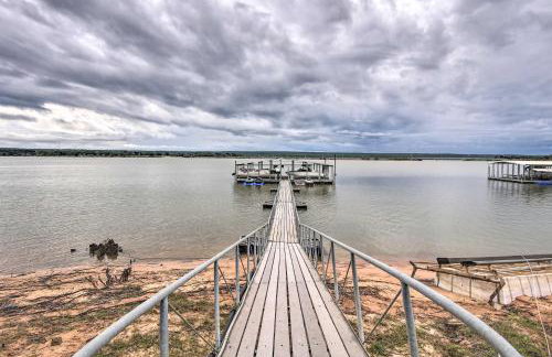 Lakefront Home with Private Beach Access! - Foto 30